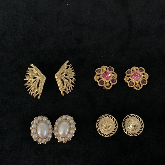 Clip On Earrings Gold Tone Textured Rhinestones Faux Pearls Lot of 4 Vintage - Picture 9 of 10